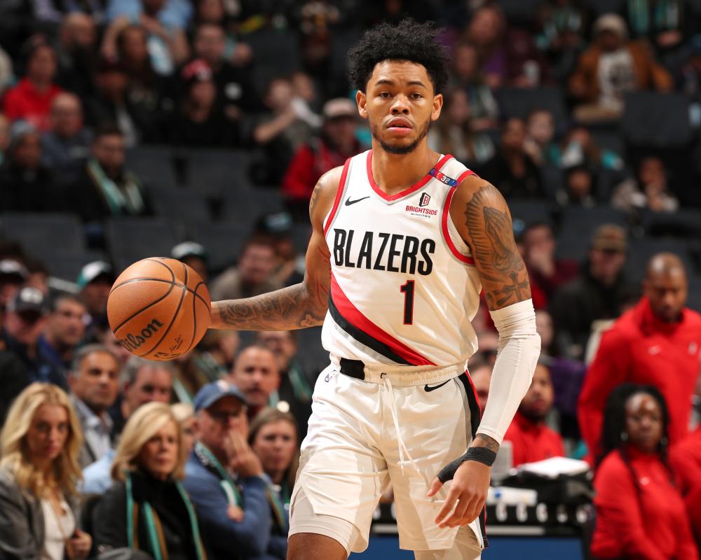 他在简陋的 他在简陋的